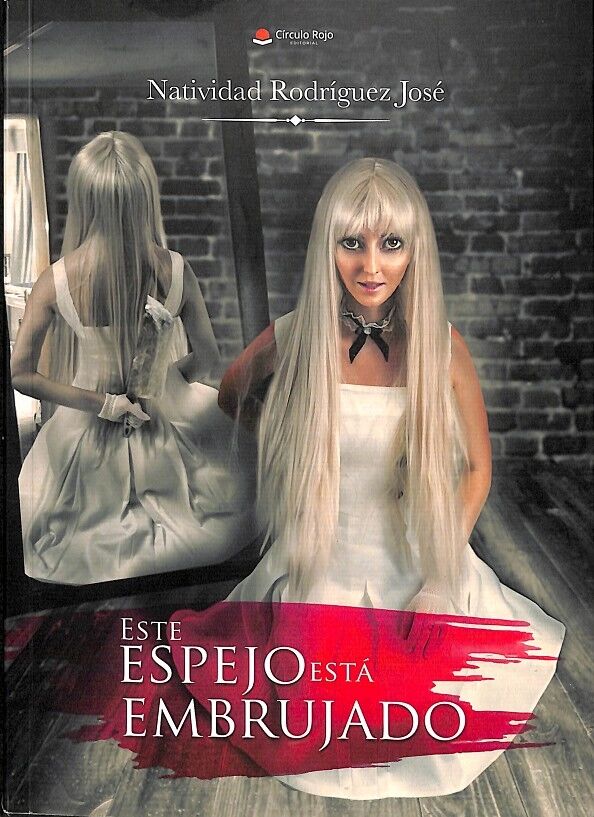 Este Espejo Está Embrujado
